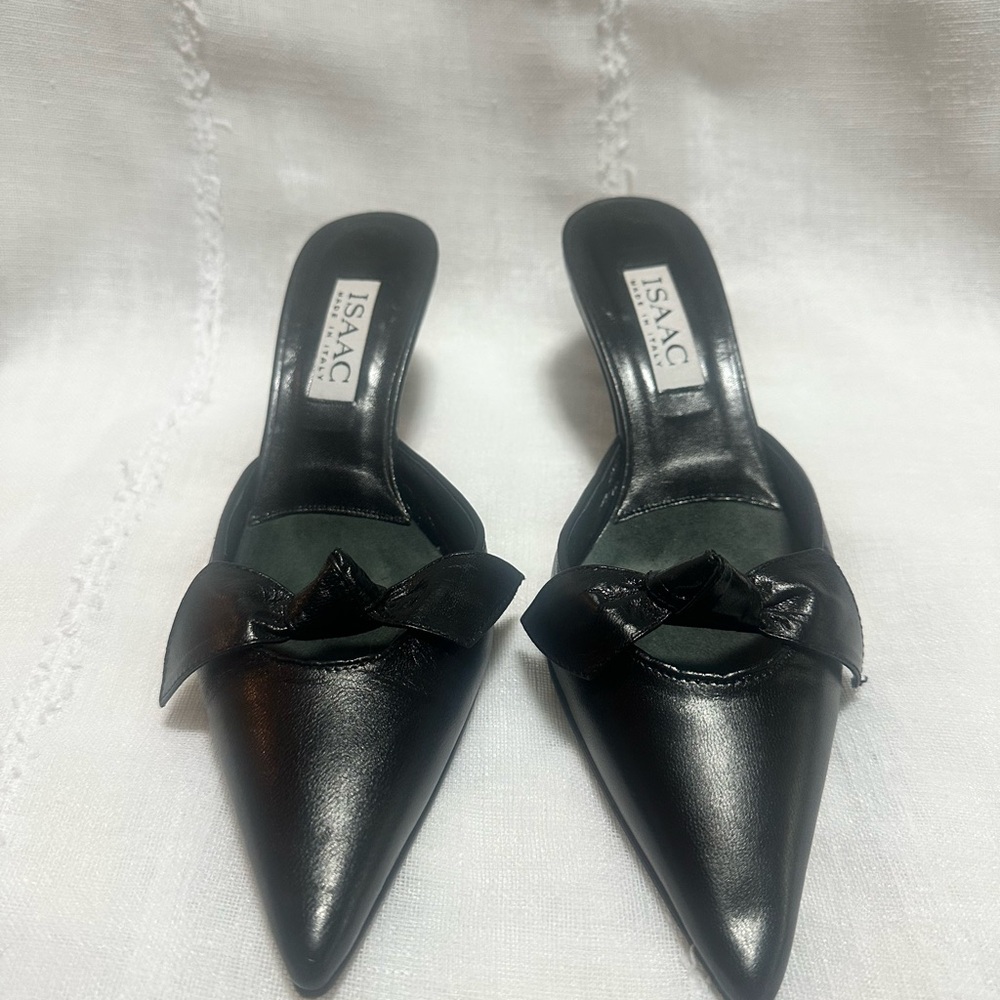 Isaac Mizrahi Black Pointed-Toe Kitten Heels with Bow detail Made in Italy - Picture 6 of 9